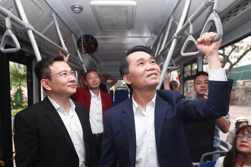 Vận tải công cộng Hà Nội: Đưa tiêu chí phục vụ văn minh vào hồ sơ mời thầu