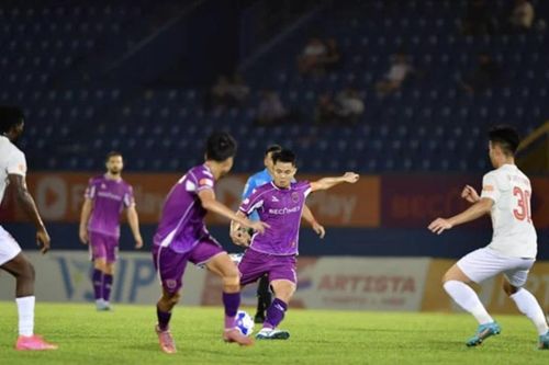 HIGHLIGHTS: Tuyệt phẩm của Ngô Tùng Quốc giúp Becamex TPHCM thắng đẹp Hà Tĩnh