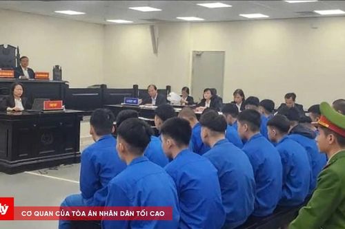 Cùng vào tù vì mang hung khí rượt đuổi, đâm người