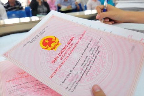 Sổ hồng đứng tên vợ, người chồng có phải ký hợp đồng bán nhà không?