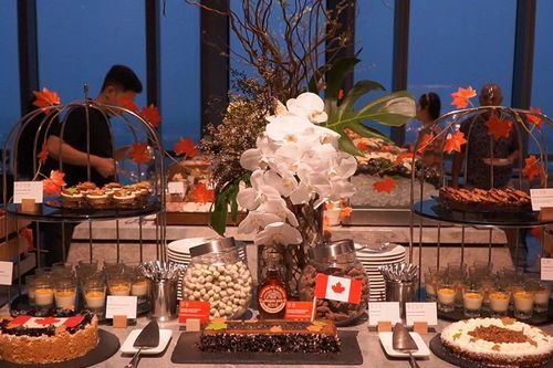 Trải nghiệm buffet trên tầng mây: Giao thoa ẩm thực Việt - Canada