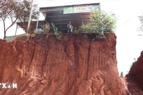 Vụ nhà dân 'treo cao' cạnh đường ĐT.753: Xử lý và tổ chức xin lỗi người dân