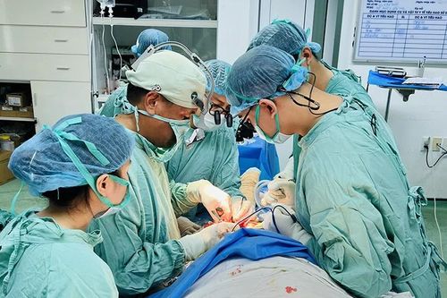 Phẫu thuật tạo hình thành công cho người phụ nữ có vòng 3 'ngoại cỡ'