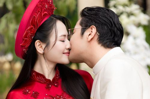 Diện mạo khác lạ của Việt Hoa hậu lễ đính hôn