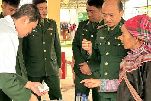 Điện Biên: Bộ đội biên phòng khám bệnh, cấp thuốc miễn phí cho 300 người dân xã biên giới