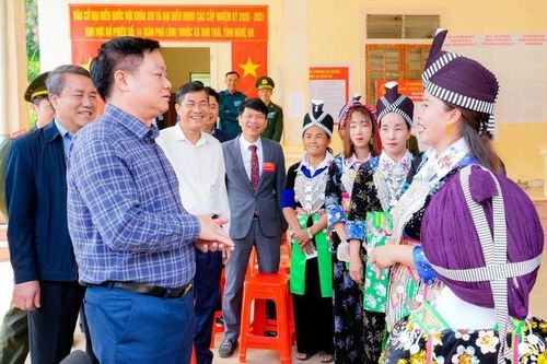 Hòa chung niềm vui ngày bầu cử ở vùng cao xứ Nghệ