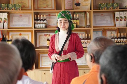 Hành trang đặc biệt của nữ ứng viên đại biểu Quốc hội người dân tộc Thổ