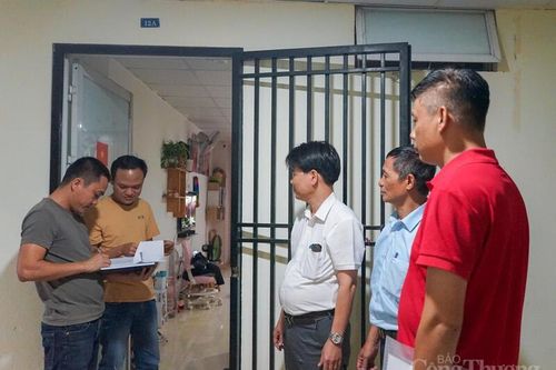 Đà Nẵng: Đi từng ngõ, gõ cửa từng nhà phát thẻ cử tri cho công nhân