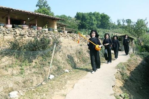 Giêng, Hai đi hội hát vùng cao