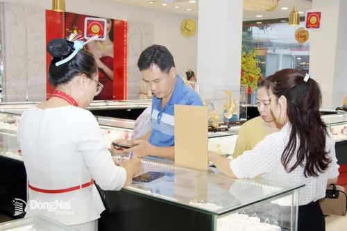 Cuối tuần, giá vàng bất ngờ giảm 2,2 triệu đồng/lượng