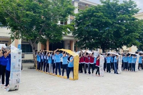 Hơn 800 học sinh Trường THCS Nguyễn Du tham gia Ngày hội 'Thiếu nhi vui khỏe - Tiến bước lên Đoàn'