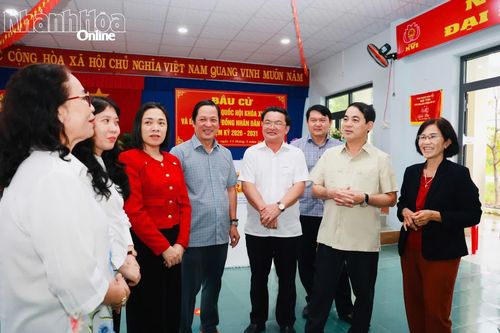 Bí thư Tỉnh ủy Nghiêm Xuân Thành kiểm tra công tác chuẩn bị bầu cử tại phường Ninh Hòa và phường Đông Ninh Hòa