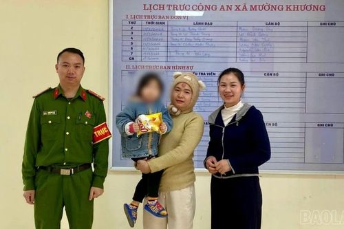 Công an xã Mường Khương kịp thời hỗ trợ bé gái 4 tuổi đi lạc tìm lại gia đình