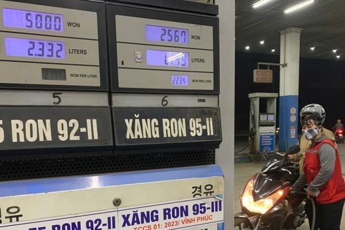 Giá xăng dầu hôm nay 14/3/2026: Xăng RON95 25.575 đồng/lít, dầu Brent vượt 100 USD