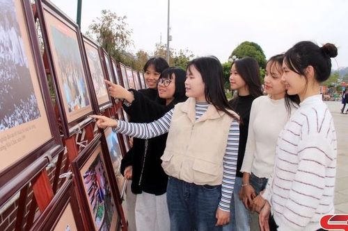 Triển lãm ảnh 'Ngày hội non sông'