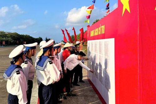 Tưng bừng Ngày hội non sông trên đảo Trường Sa