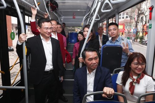 Từ lời 'xin chào - cảm ơn', Hà Nội nâng tầm dịch vụ vận tải công cộng