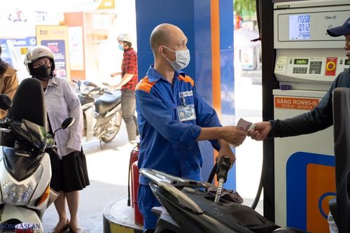 Giá bán lẻ xăng dầu 'đứng im' ở kỳ điều hành mới