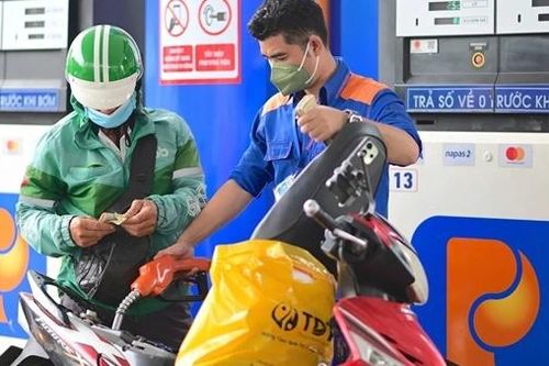 Tiếp tục chi mạnh Quỹ bình ổn, giữ nguyên giá xăng dầu