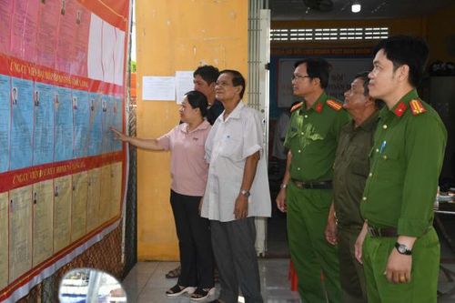 Vĩnh Long: Lực lượng Công an xã sẵn sàng cho 'Ngày hội non sông'
