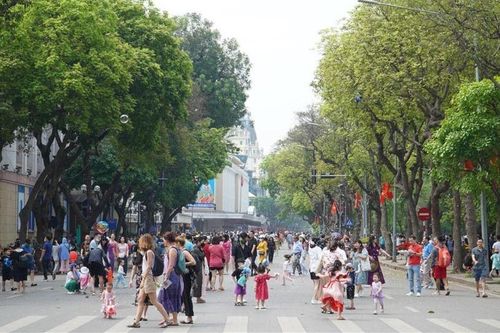 Hà Nội tạm dừng phố đi bộ hồ Hoàn Kiếm từ ngày 13/3