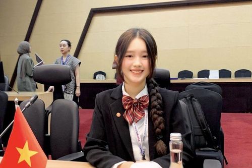 Không cần 'vạch đích': Con gái tài xế xe tải khiến Harvard phải gọi tên ở tuổi 22