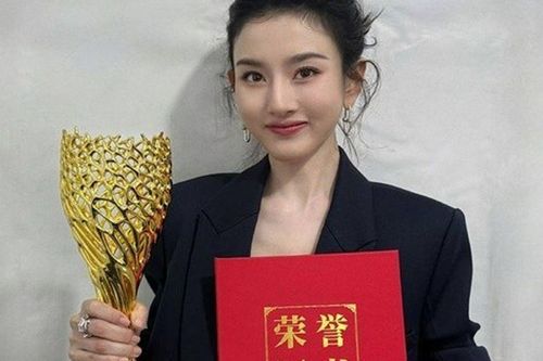 Đối thủ của Triệu Lộ Tư, Ngu Thư Hân trở lại mạnh mẽ, đường đua tiểu hoa 95 ngày càng hấp dẫn