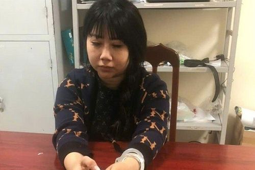 'Nữ quái' Phan Thị Hồng Anh bị bắt quả tang khi đang 'làm điều mờ ám'