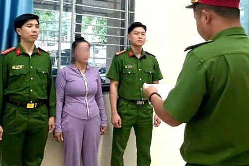 Cảnh sát ập vào quán cà phê T&T, bắt quả tang 2 cặp nam nữ đang làm chuyện động trời, danh tính ngỡ ngàng