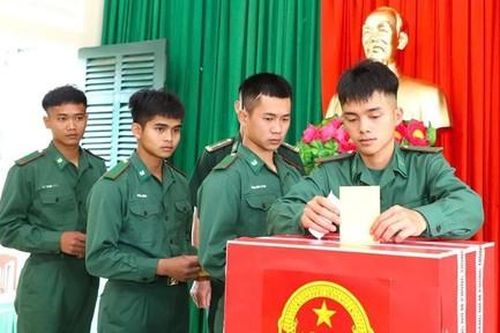 Lâm Đồng: 100% cử tri tại 5 điểm bầu cử sớm hoàn thành nghĩa vụ công dân