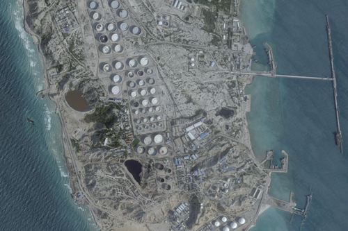 Mỹ đánh Kharg để 'giải cứu' Hormuz, Iran đáp trả dữ dội