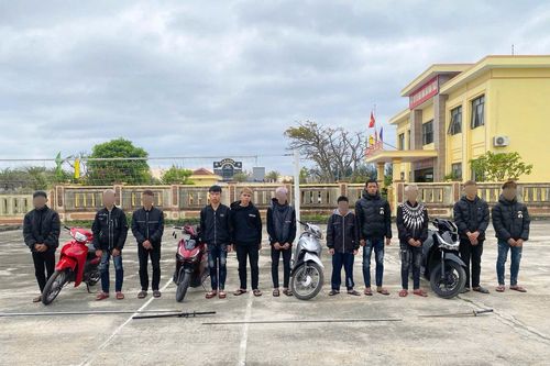 11 thanh thiếu niên đi xe máy chém người ở Quảng Trị