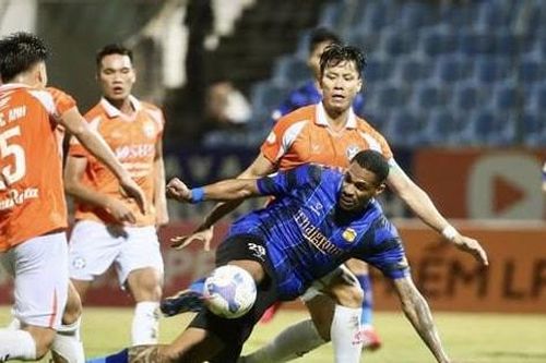 Vũ Văn Sơn lập siêu phẩm phút 90+6 giúp Đà Nẵng giành 1 điểm trước HAGL