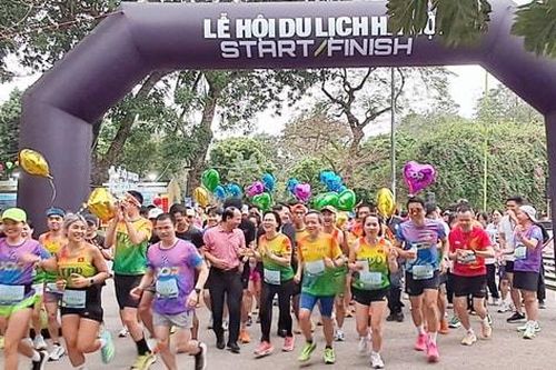 Chạy bộ đồng hành - Hưởng ứng Du lịch xanh Thủ đô
