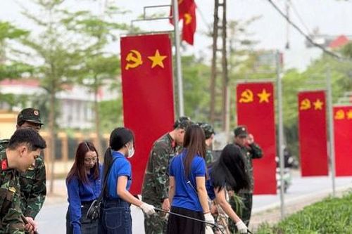 Tuổi trẻ Bát Tràng chung tay làm đẹp môi trường, chào mừng ngày bầu cử
