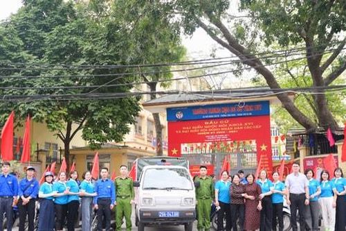 Sôi nổi tuyên truyền lưu động hướng tới ngày bầu cử tại phường Vĩnh Hưng