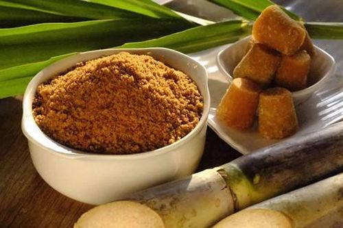 3 công dụng làm đẹp bất ngờ của đường mía thô