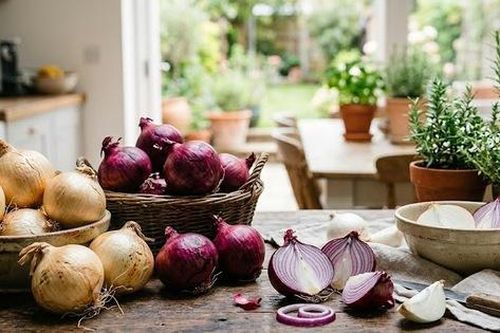Chọn hành tây tím hay hành tây trắng tốt cho sức khỏe hơn?