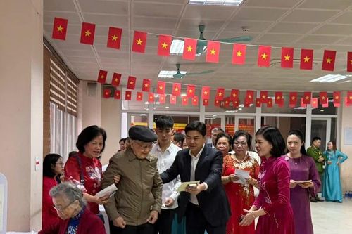 Khí thế phấn khởi và tinh thần, trách nhiệm trên từng lá phiếu cử tri