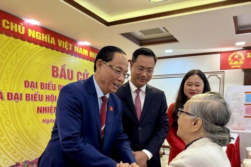 Phó Chủ tịch Quốc hội Trần Quang Phương kiểm tra bầu cử tại Đà Nẵng