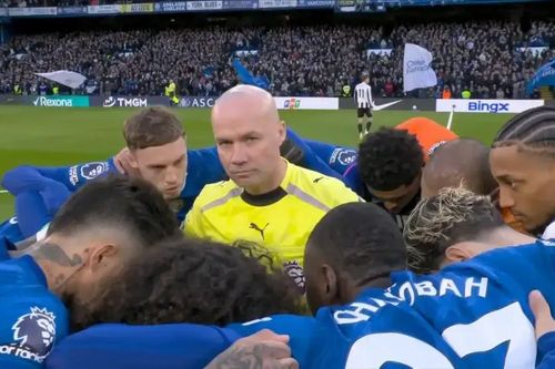 Khoảnh khắc kỳ lạ bậc nhất Premier League