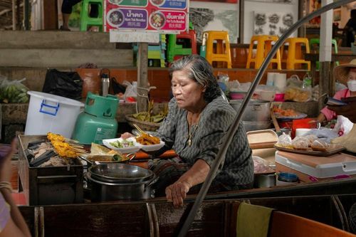 Đồ ăn đường phố Thái Lan tăng giá vì áp lực xăng dầu