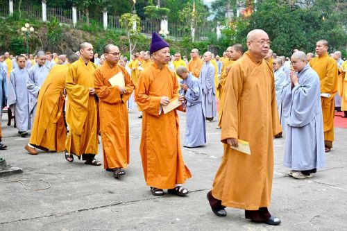 Tăng ni Học viện Phật giáo Việt Nam tham gia ngày hội bầu cử