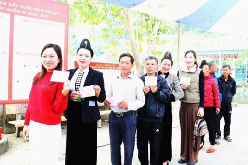 Nhiều địa phương tỉnh Điện Biên có tỉ lệ cử tri đi bầu đạt 100%