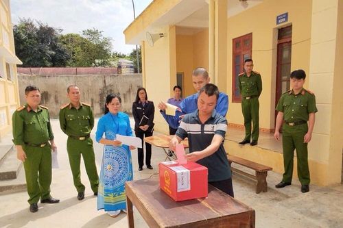17 người bị tạm giữ, tạm giam thực hiện quyền bầu cử