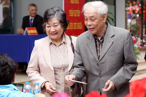 Chùm ảnh: Nhân dân Thủ đô hân hoan thực hiện quyền, nghĩa vụ trong ngày bầu cử