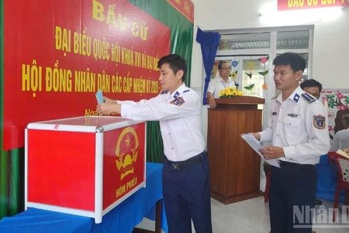 Cử tri Bộ Tư lệnh Vùng Cảnh sát biển 2 nô nức tham gia Ngày hội bầu cử