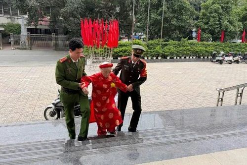 Ngày bầu cử ấm áp và tràn ngập tình quân-dân