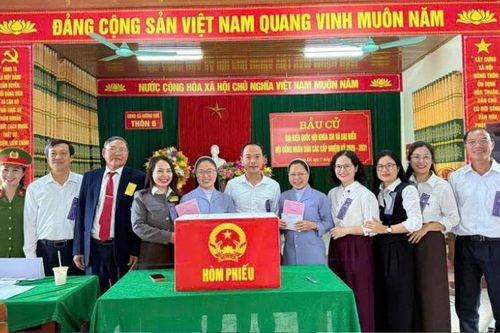 Chức sắc tôn giáo Hà Tĩnh hăng hái tham gia Ngày hội bầu cử