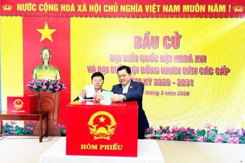 Phó Chủ tịch Thường trực HĐND TP Đà Nẵng Trần Phước Sơn tham dự khai mạc bầu cử tại Tổ bầu cử số 2